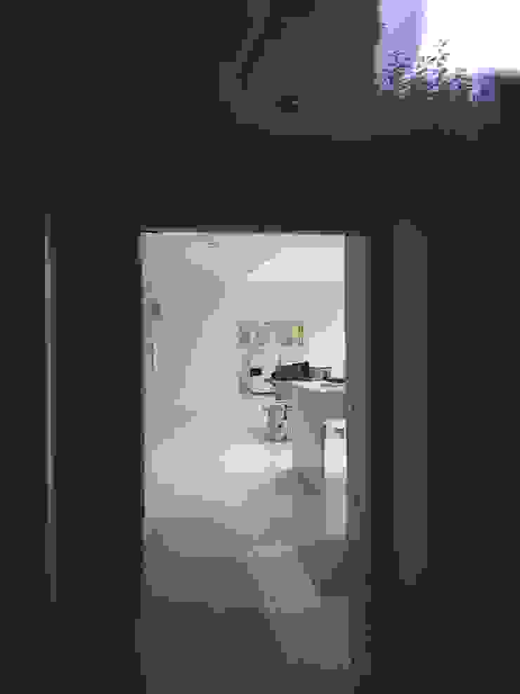A.FUKE-PRIGENT ARCHITECTE Classic style corridor, hallway and stairs