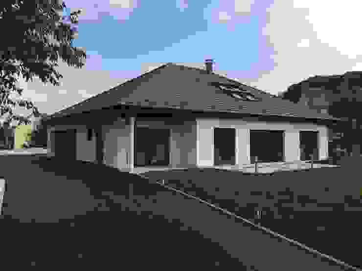 A.FUKE-PRIGENT ARCHITECTE Classic style houses