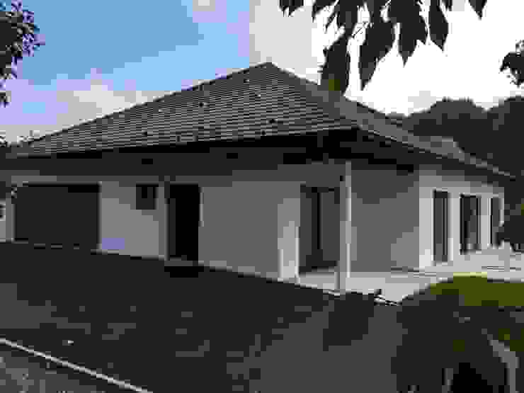 A.FUKE-PRIGENT ARCHITECTE Classic style houses