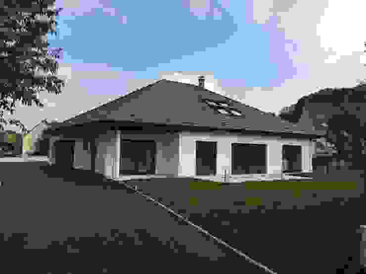 A.FUKE-PRIGENT ARCHITECTE Classic style houses