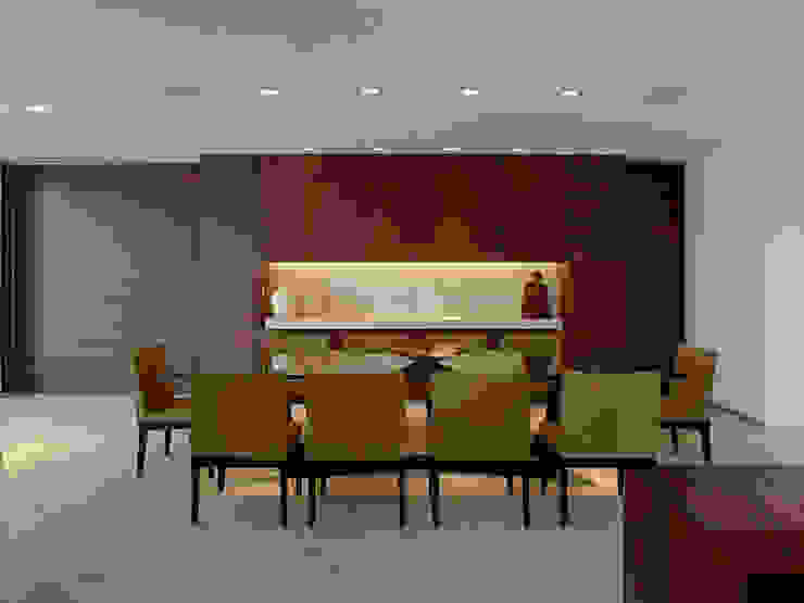 Márcia Carvalhaes Arquitetura LTDA. Phòng ăn phong cách hiện đại