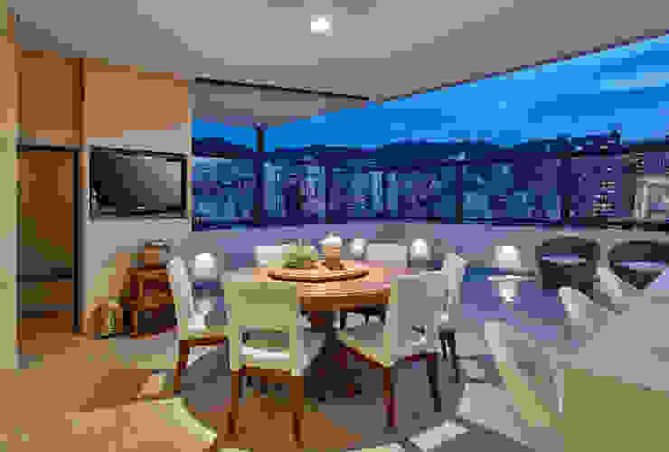 Isabela Canaan Arquitetos e Associados Balcones y terrazas de estilo moderno