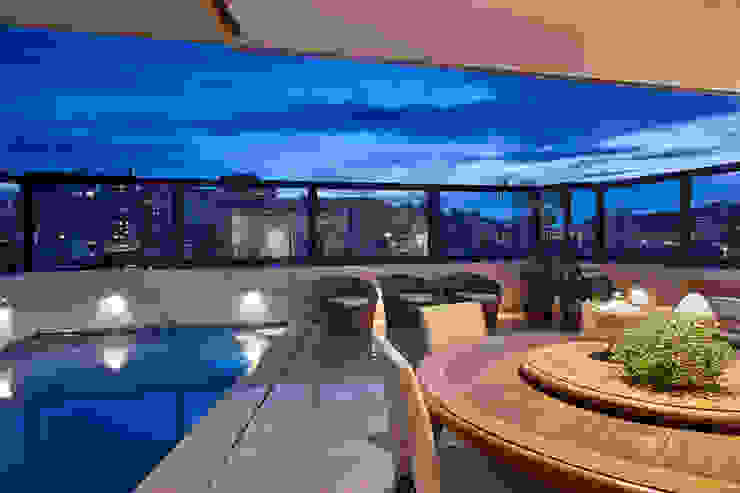 Isabela Canaan Arquitetos e Associados Piscinas de estilo moderno