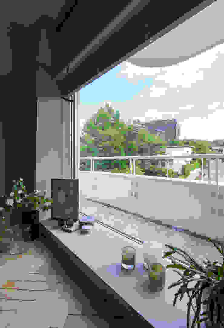 Nobuyoshi Hayashi Nowoczesny balkon, taras i weranda
