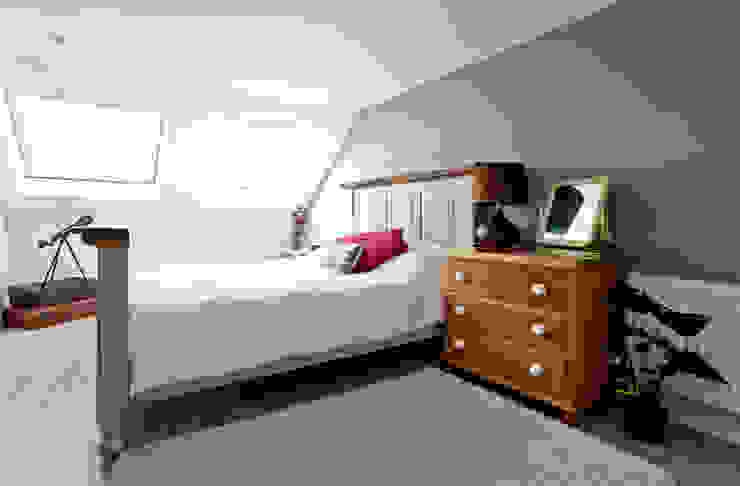 London Hip To Gable Loft Conversion and Extension A1 Lofts and Extensions Camera da letto moderna