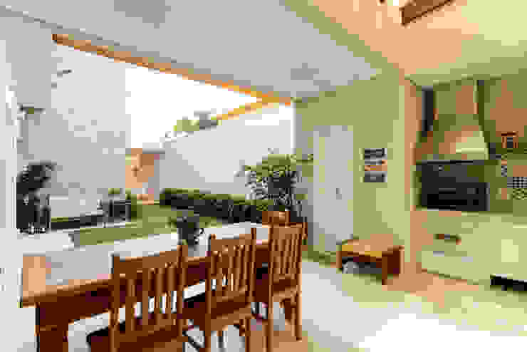 LAM Arquitetura | Interiores Modern balcony, veranda & terrace