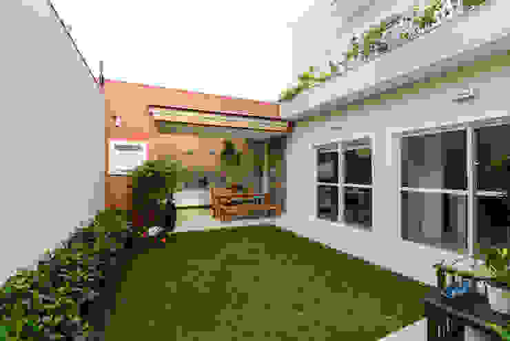 LAM Arquitetura | Interiores Modern garden
