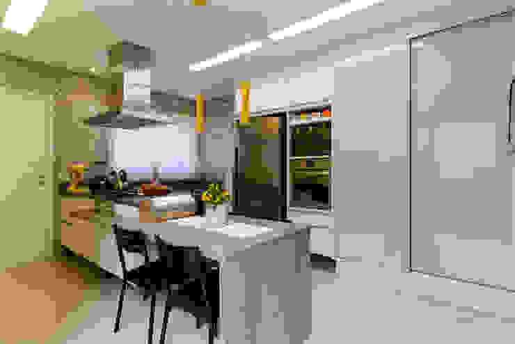 LAM Arquitetura | Interiores Modern kitchen
