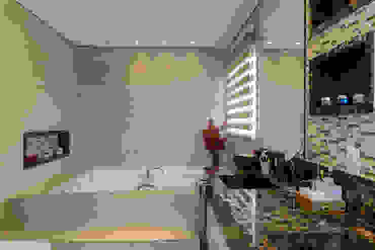 LAM Arquitetura | Interiores Modern bathroom