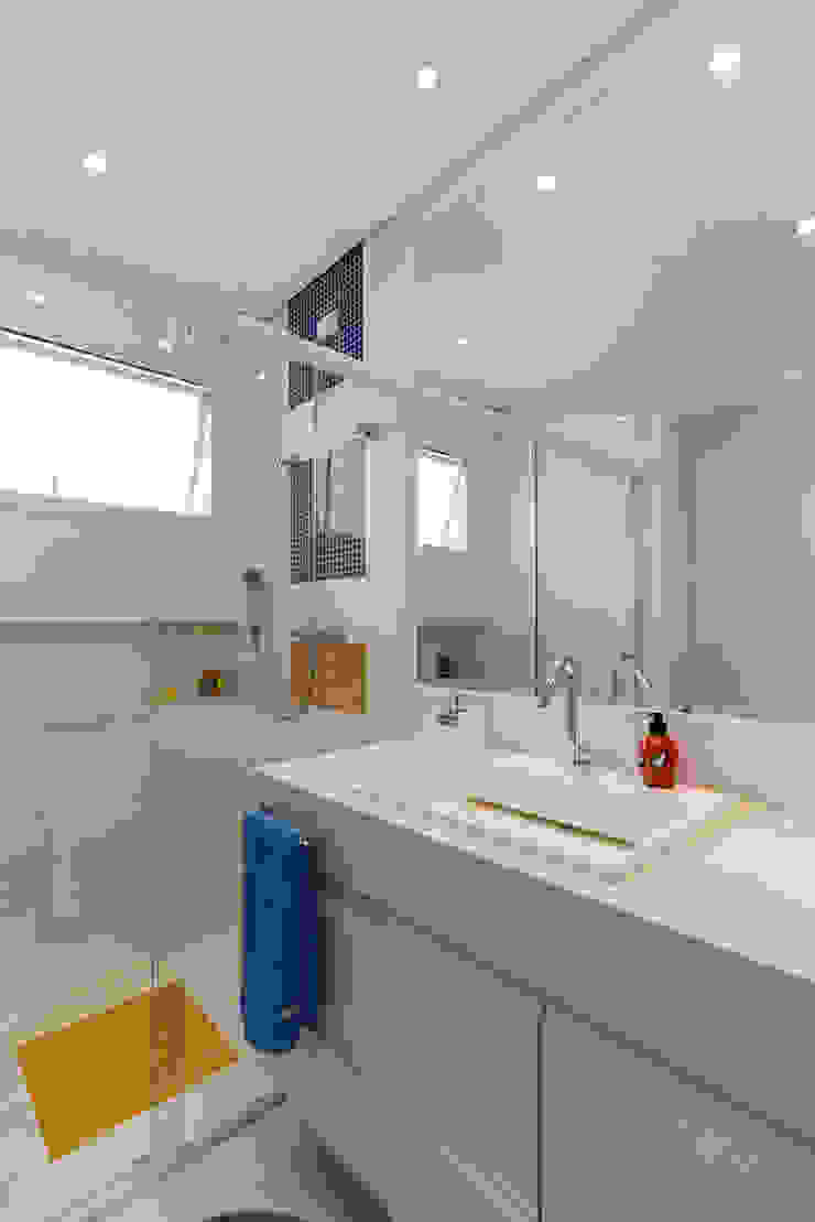 LAM Arquitetura | Interiores Modern bathroom