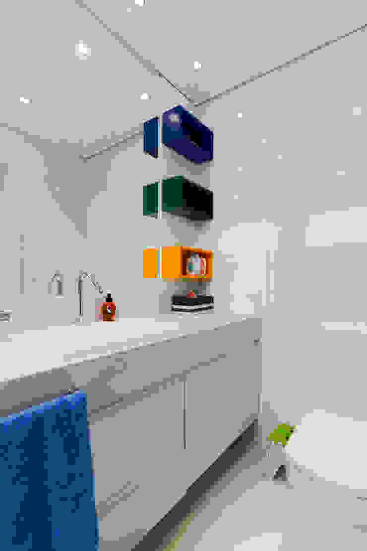 LAM Arquitetura | Interiores Modern bathroom