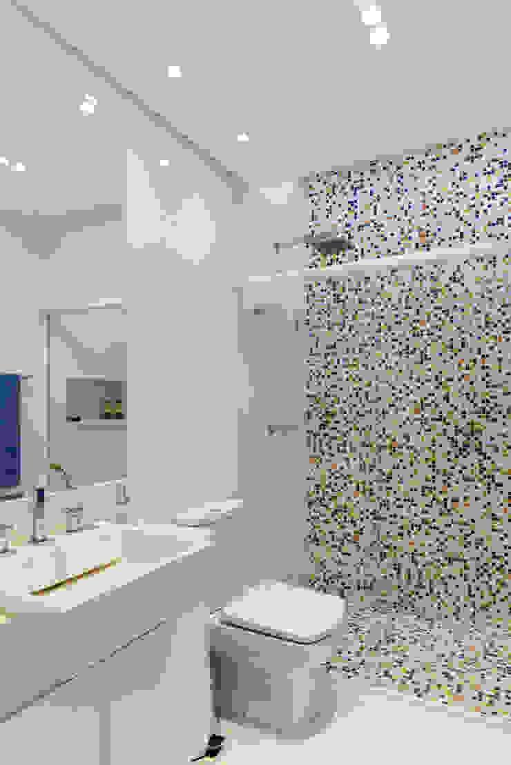LAM Arquitetura | Interiores Modern bathroom