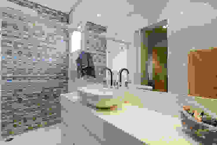 LAM Arquitetura | Interiores Modern bathroom