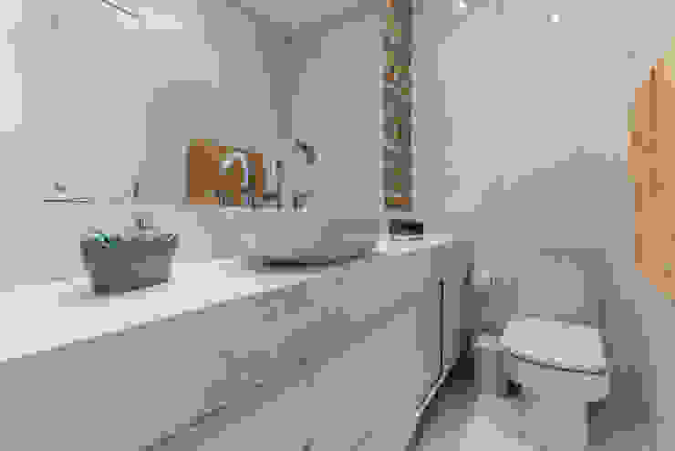 LAM Arquitetura | Interiores Modern bathroom