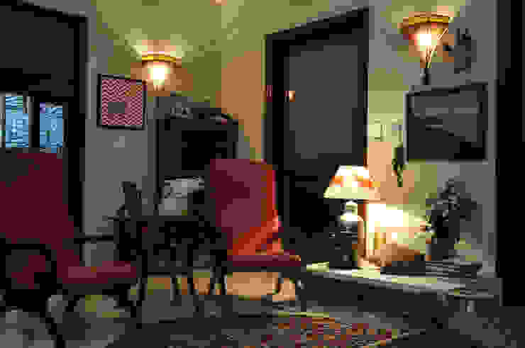 Apartment monica khanna designs Living roomSofas & armchairs