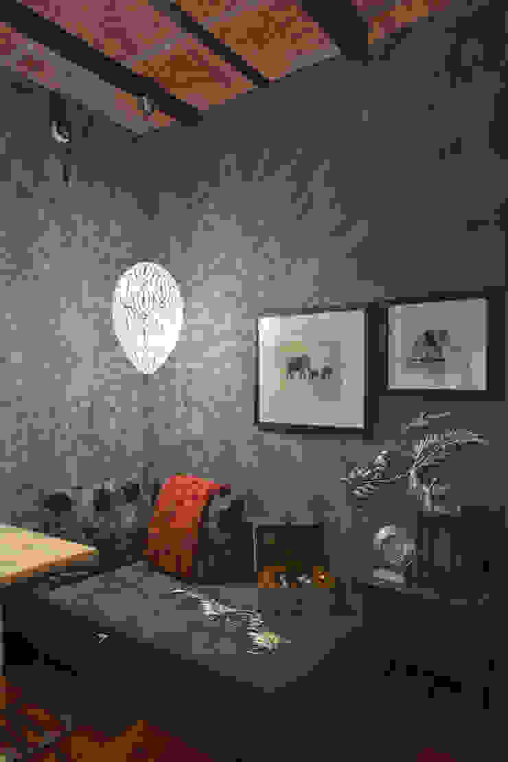 The Delhi Design Store monica khanna designs Moderne studeerkamer