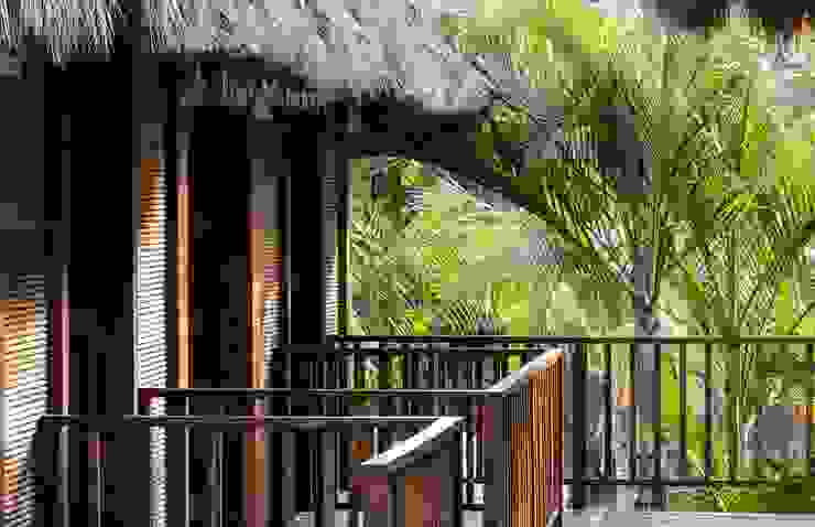 SPA Matlali, BR ARQUITECTOS BR ARQUITECTOS Tropical style balcony, veranda & terrace