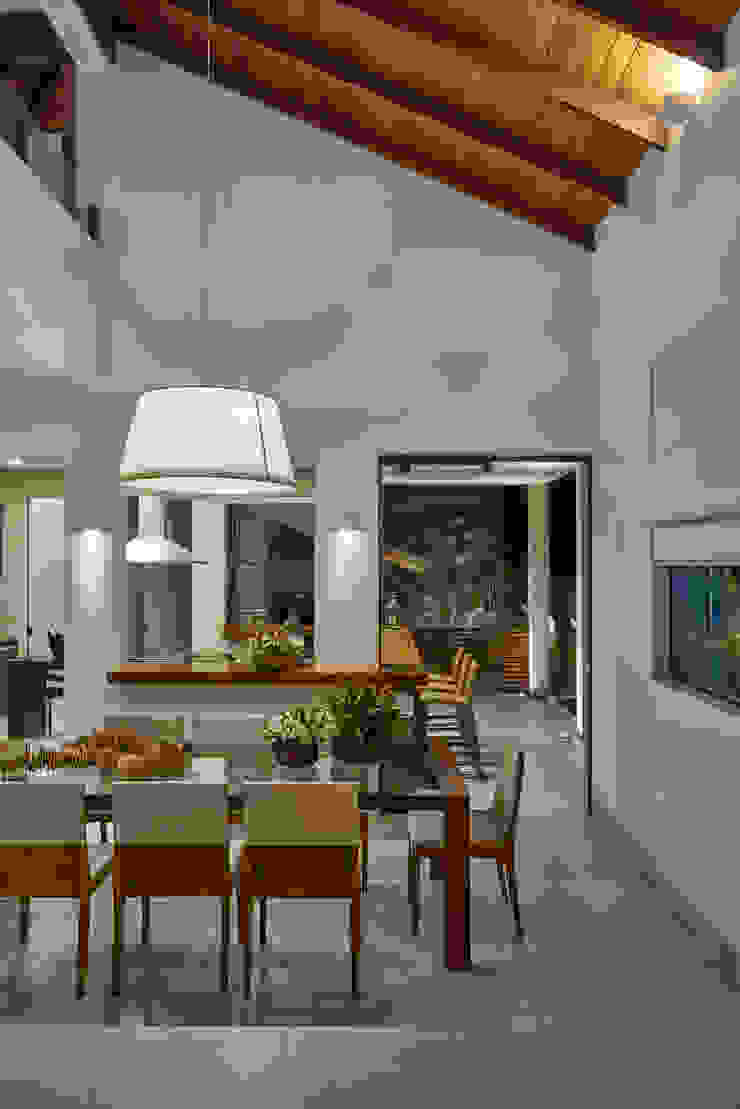 Residência AM Salas de jantar modernas por Isabela Canaan Arquitetos e Associados Moderno