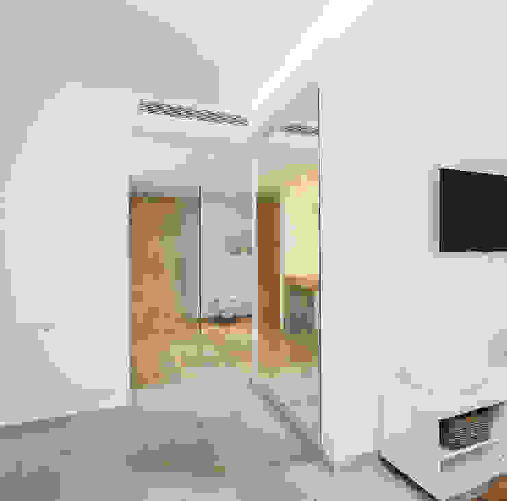 Construccions i Reformes Miquel Munar SL Pareti & Pavimenti in stile minimalista