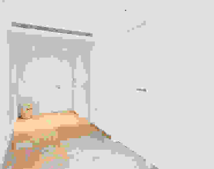 Construccions i Reformes Miquel Munar SL Ingresso, Corridoio & Scale in stile minimalista