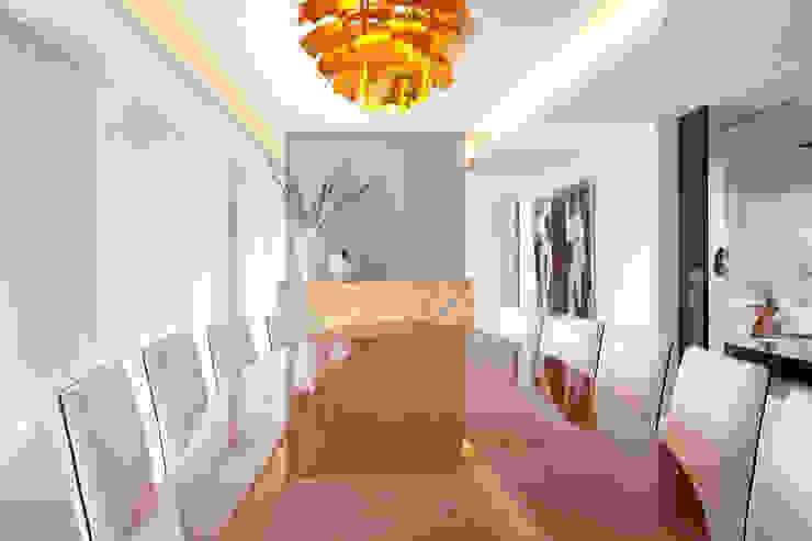 Salas de jantar minimalistas por GAVINHO Architecture & Interiors Minimalista Madeira Efeito de madeira