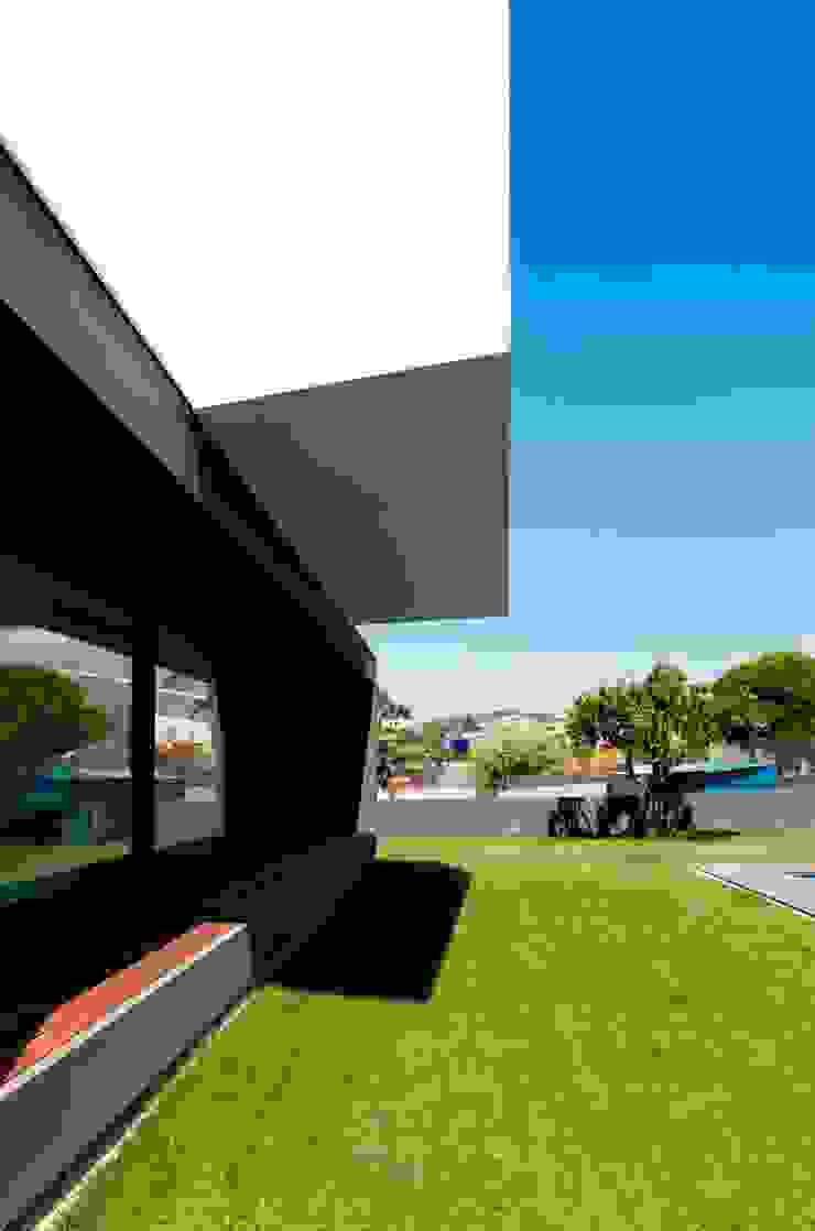 Balcones y terrazas de estilo minimalista de Urban Core Minimalista