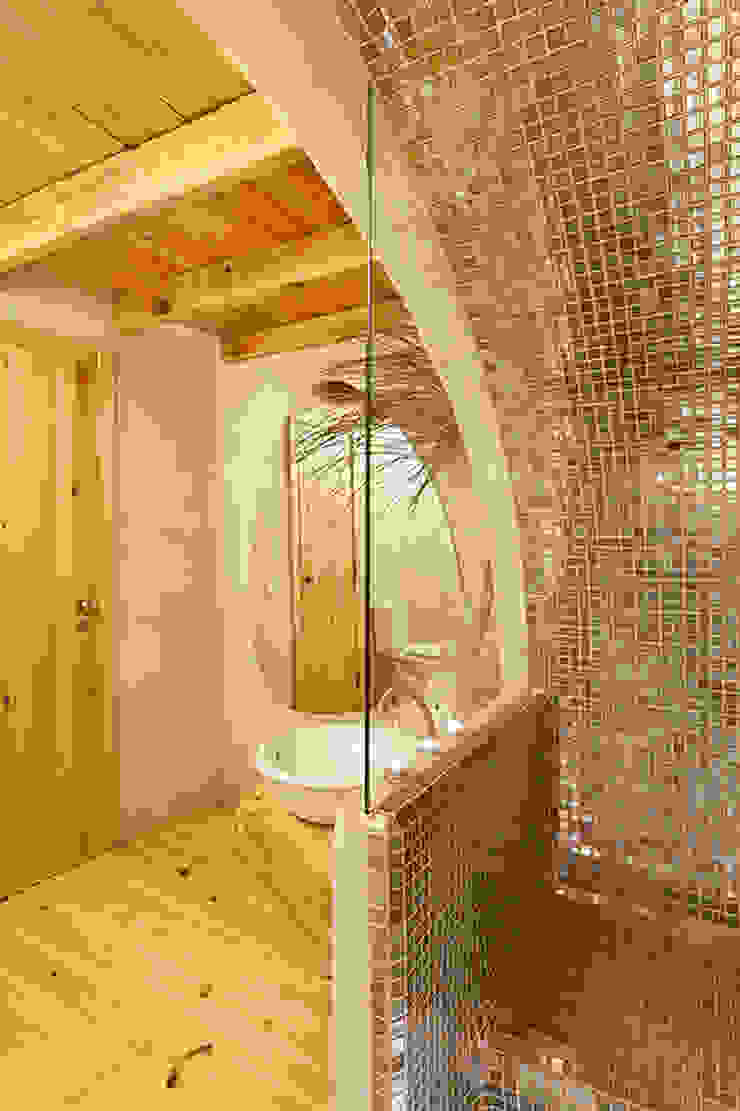 THE AZÓIA´S JEWEL, pedro quintela studio pedro quintela studio Country style bathroom Wood effect