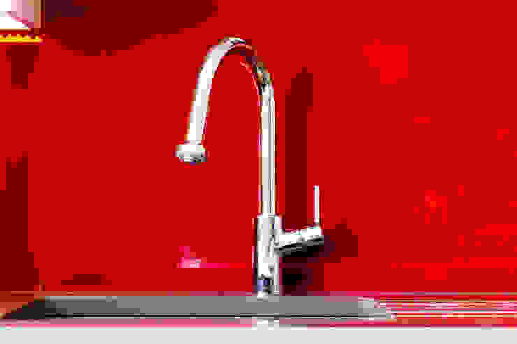 Modern kitchen sink tap with red splashback Affleck Property Services Modern Kitchen Metallic/Silver Sinks & taps