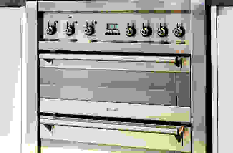 Modern cooker and oven Affleck Property Services KitchenAccessories & textiles Metallic/Silver