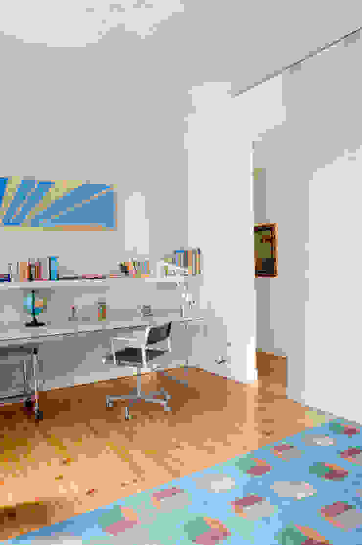 Casa JCSP_5 XYZ Arquitectos Associados Quartos modernos