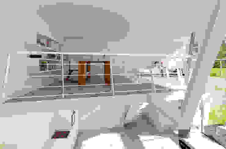 Greenhouse – Stabio – Svizzera, KRISZTINA HAROSI - ARCHITECTURAL RENDERING KRISZTINA HAROSI - ARCHITECTURAL RENDERING Minimalistische Arbeitszimmer