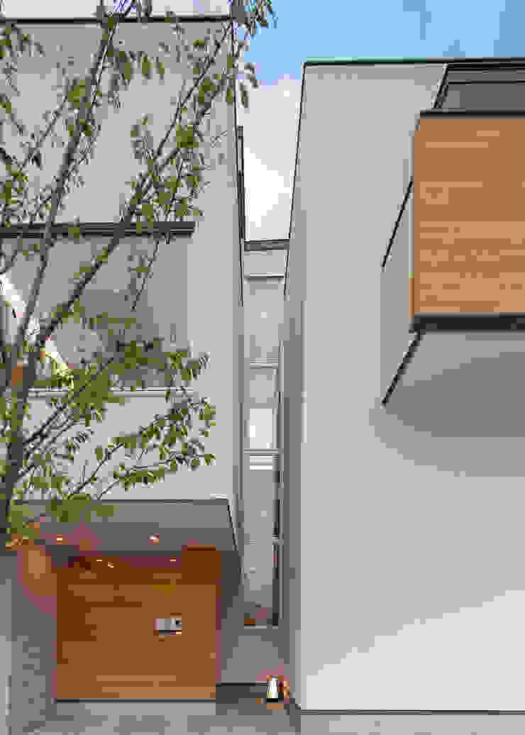 一級建築士事務所 Eee works Modern houses White