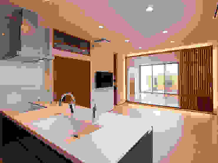一級建築士事務所 Eee works Modern living room Multicolored