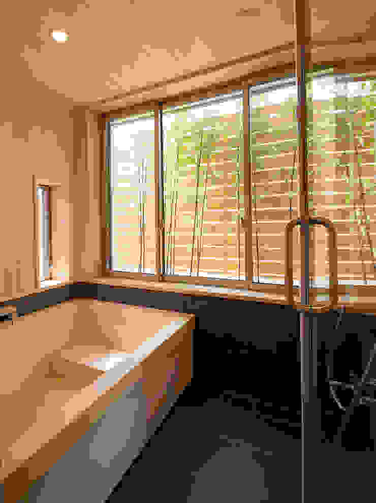 一級建築士事務所 Eee works Modern bathroom Multicolored