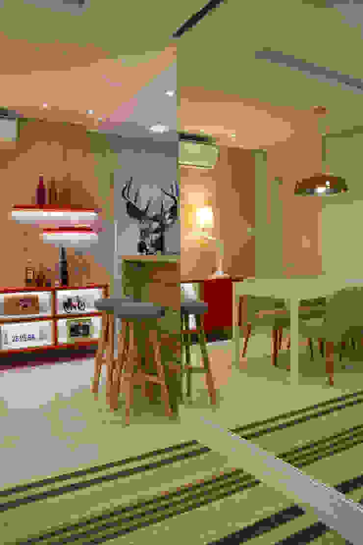 ARQ Ana Lore Burliga Miranda Modern dining room Glass Red