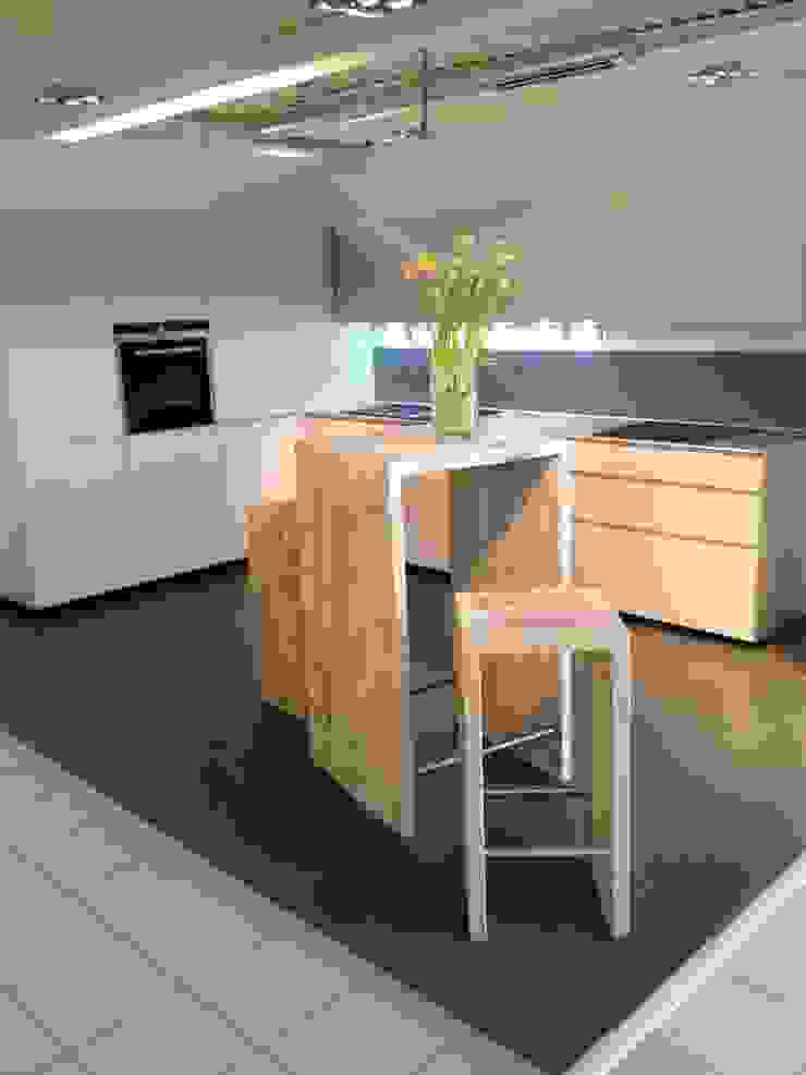 Tische und Bänke aus Bauholz , Tischlerei Charakterstück Tischlerei Charakterstück Salle à manger moderne Tables