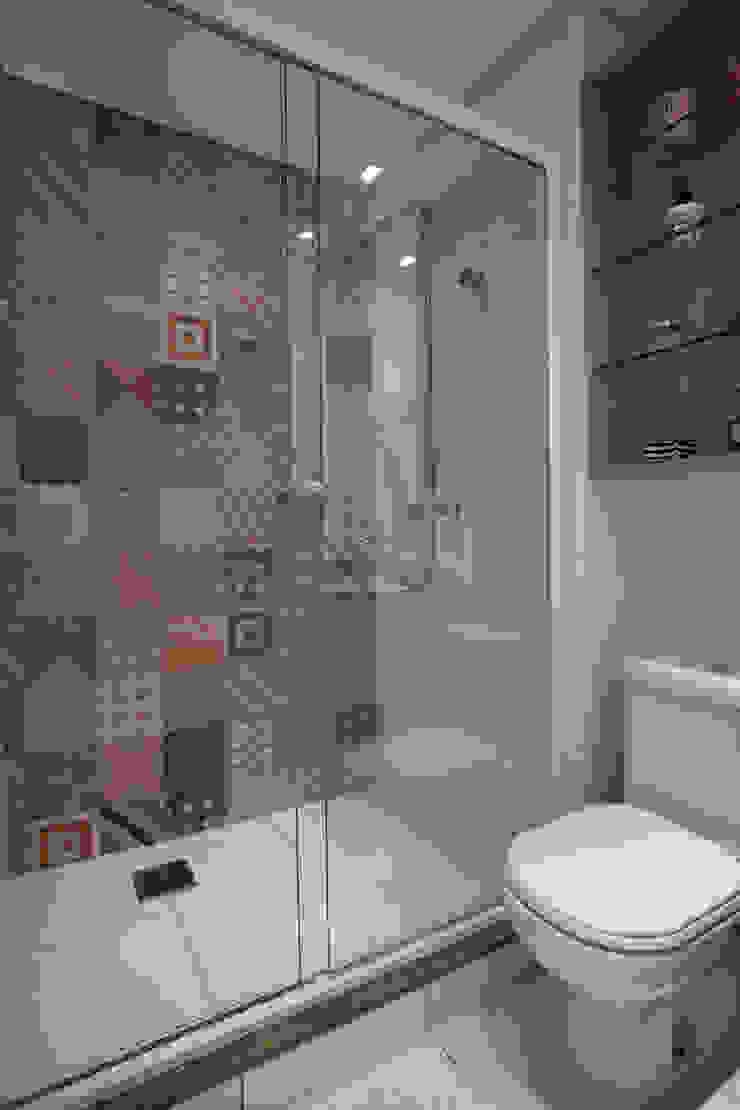 RESIDÊNCIA JO UNION Architectural Concept Banheiros modernos Cerâmica Multi colorido
