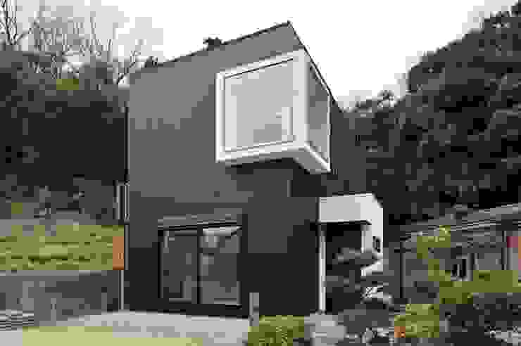 西坂部の家, 若山建築設計事務所 若山建築設計事務所 Eclectische huizen Metaal Zwart