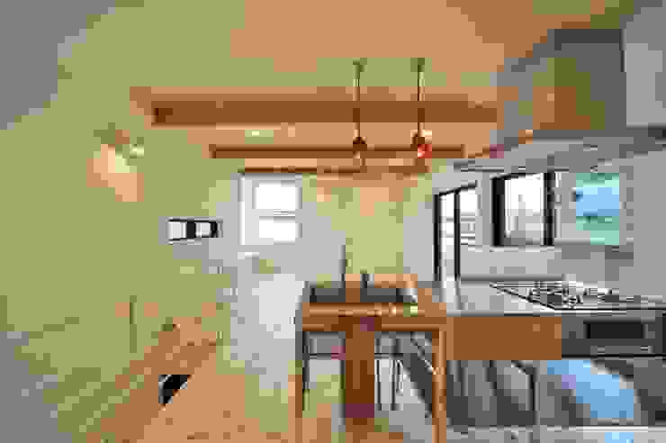 西坂部の家, 若山建築設計事務所 若山建築設計事務所 Minimalist living room Wood White