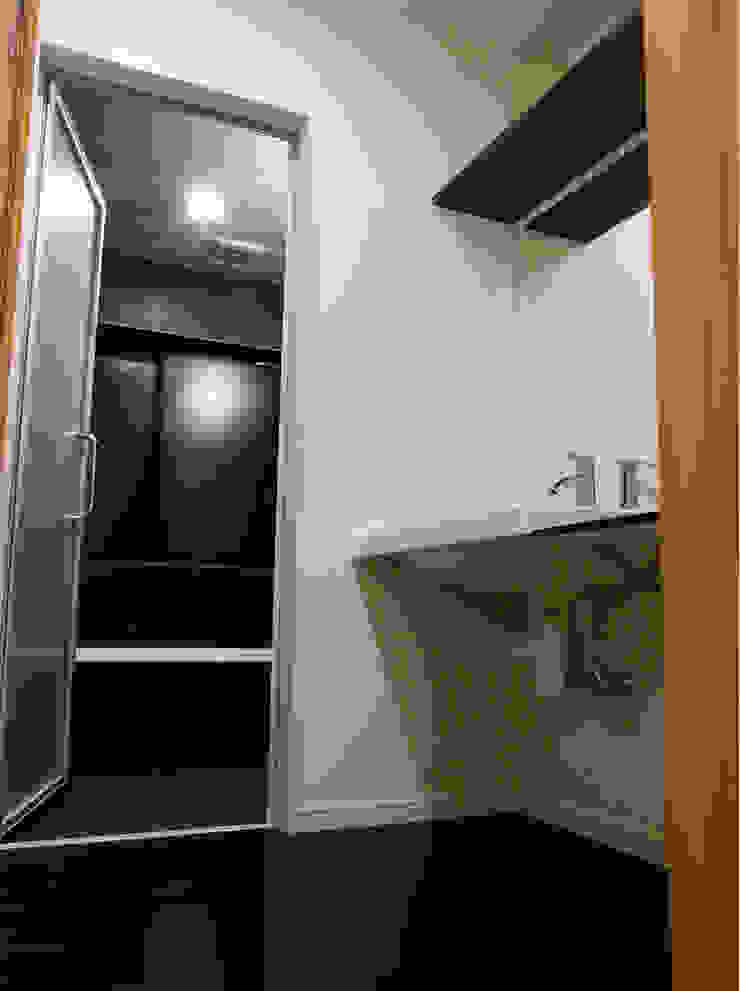 葛飾の住宅, ㈱姫松建築設計事務所 ㈱姫松建築設計事務所 モダンスタイルの お風呂