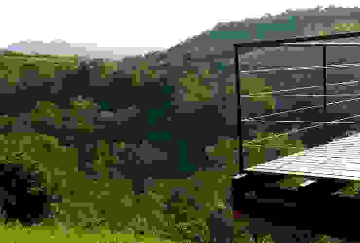 Cabana Arquitetos Balkon, Beranda & Teras Gaya Rustic Besi/Baja