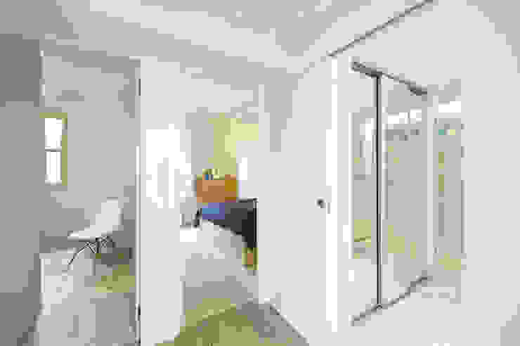 Egue y Seta Pasillos, vestíbulos y escaleras modernos