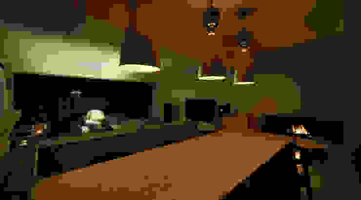 O邸 中塚健仁建築設計事務所 Їдальня