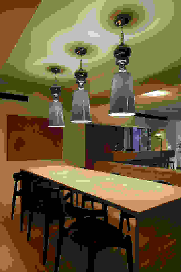 O邸 中塚健仁建築設計事務所 Їдальня