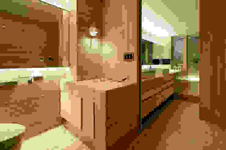 O邸 中塚健仁建築設計事務所 Ванна кімната