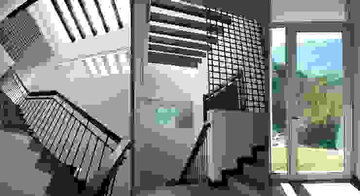 Corredores, halls e escadas modernos por TREVINO.CHABRAND | Architectural Studio Moderno