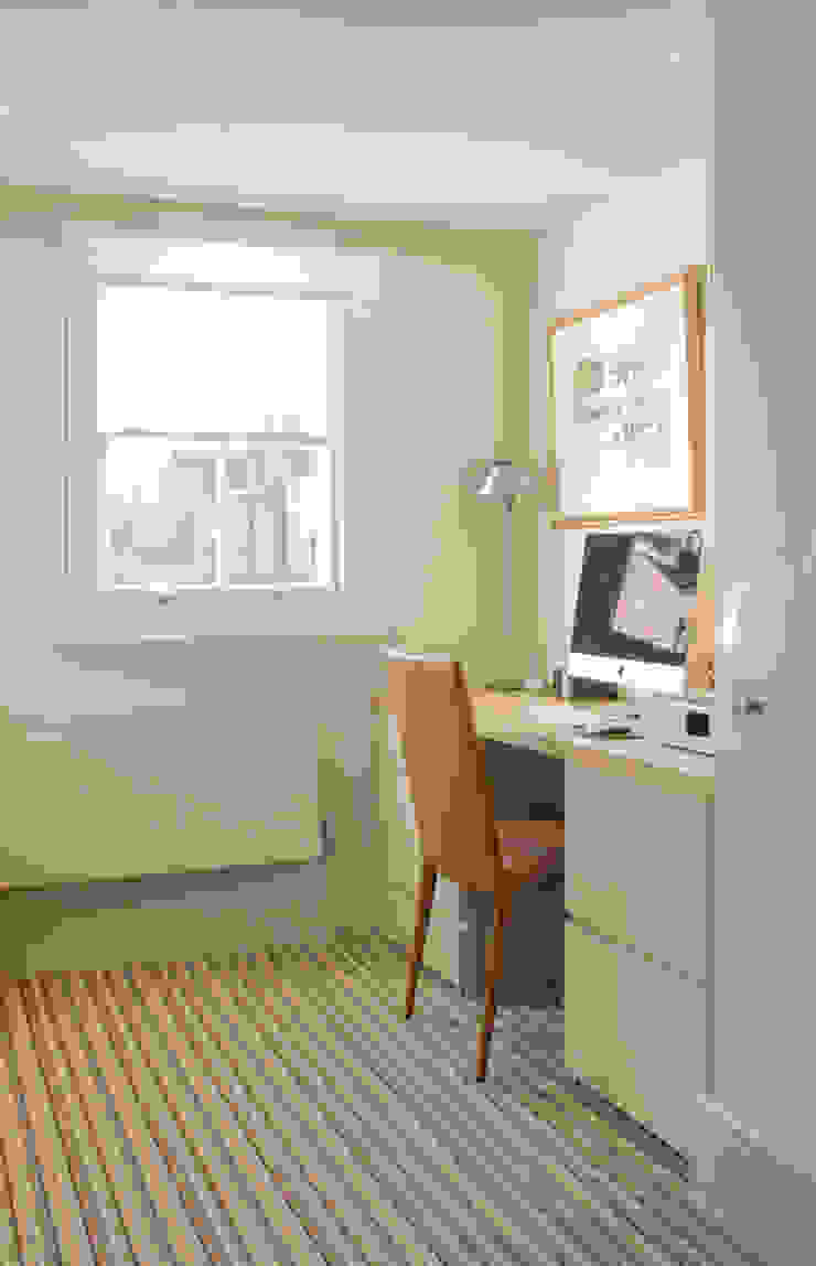 Office at the Chelsea House Nash Baker Architects Ltd Study/office White