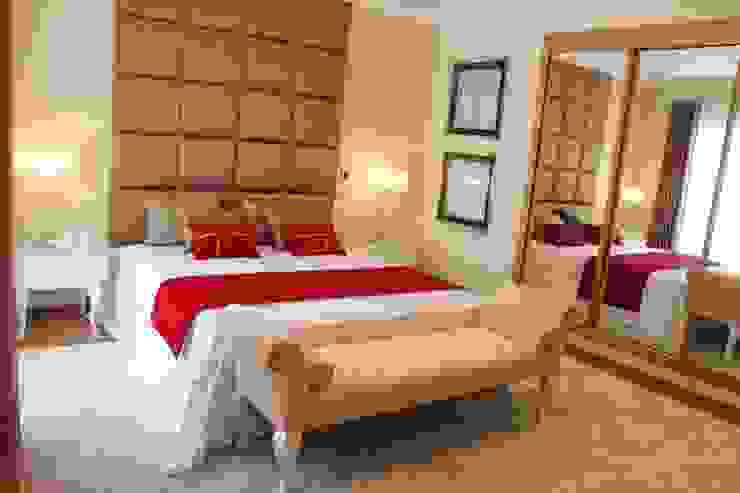 Classic style bedroom by Andreia Louraço - Designer de Interiores (Email: andreialouraco@gmail.com) Classic Wood Wood effect