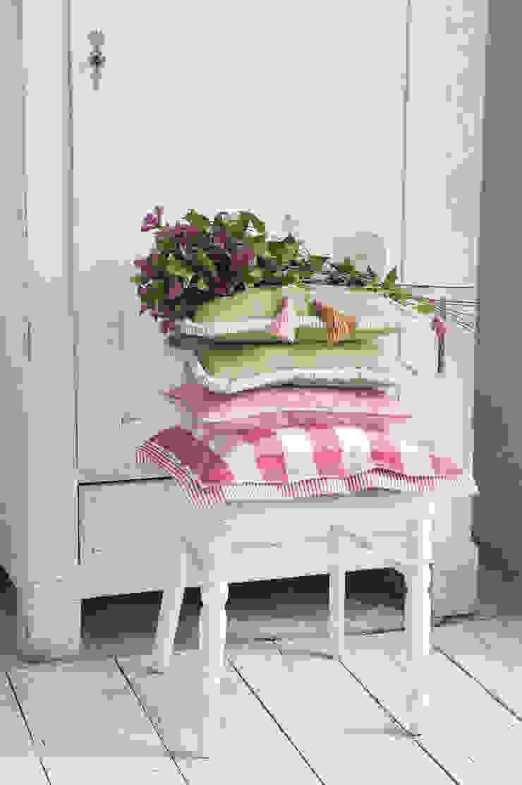 DOMICIL Journal Wohngenuss Quartos clássicos por Domicil Möbel GmbH Clássico