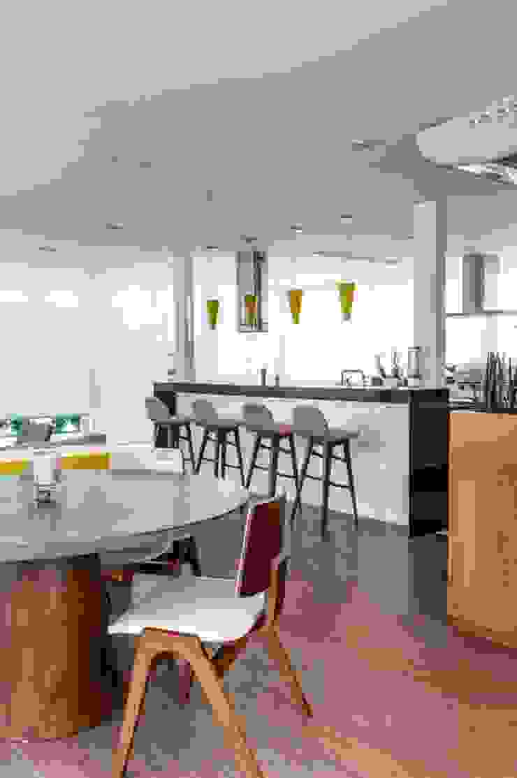 RESIDENCIA FAMILIAR SÃO CONRADO RJ AR Arquitetura & Interiores Cucina moderna